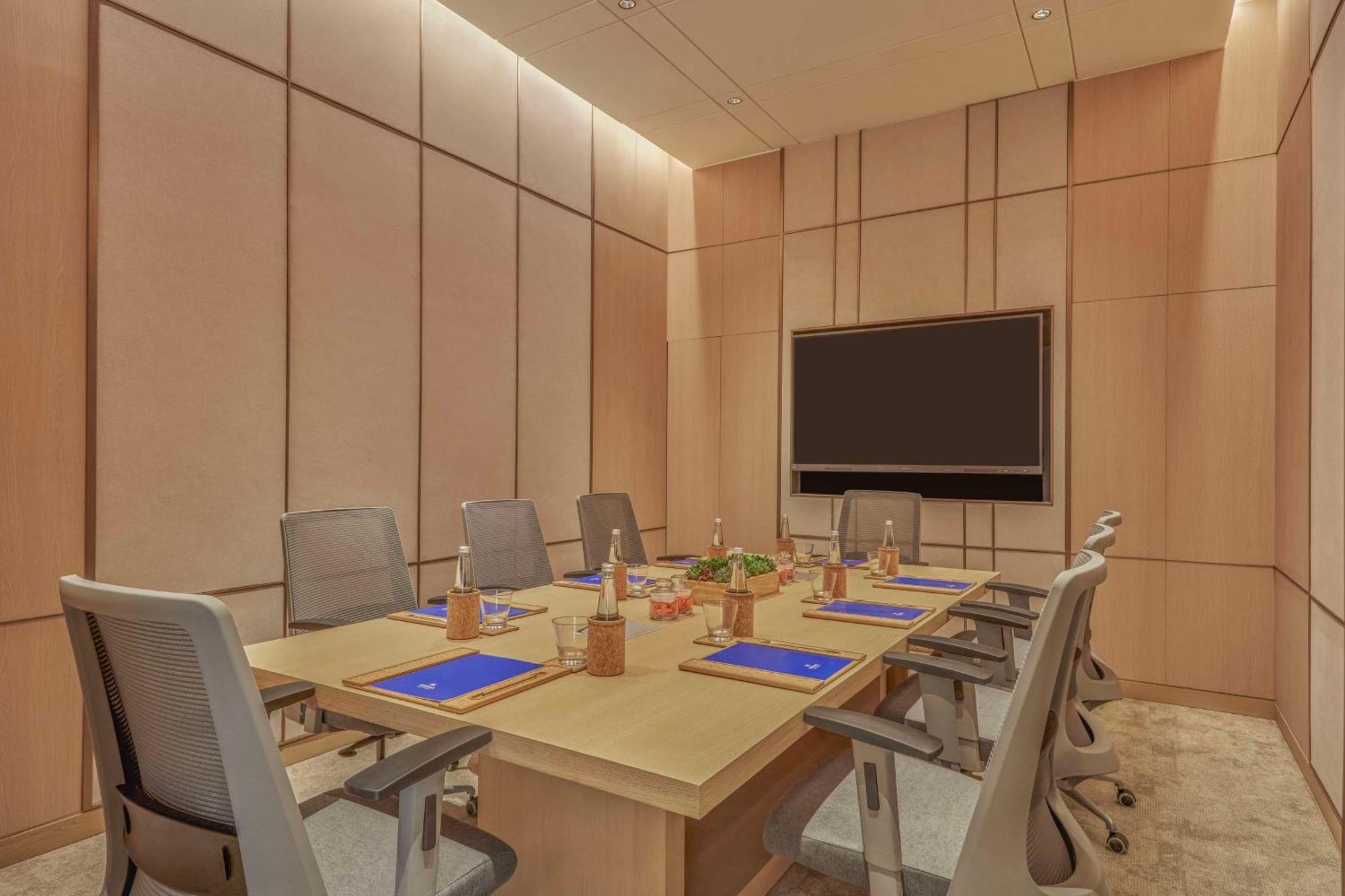 Hilton Gurugram Baani City Centre Gurgaon Exterior photo