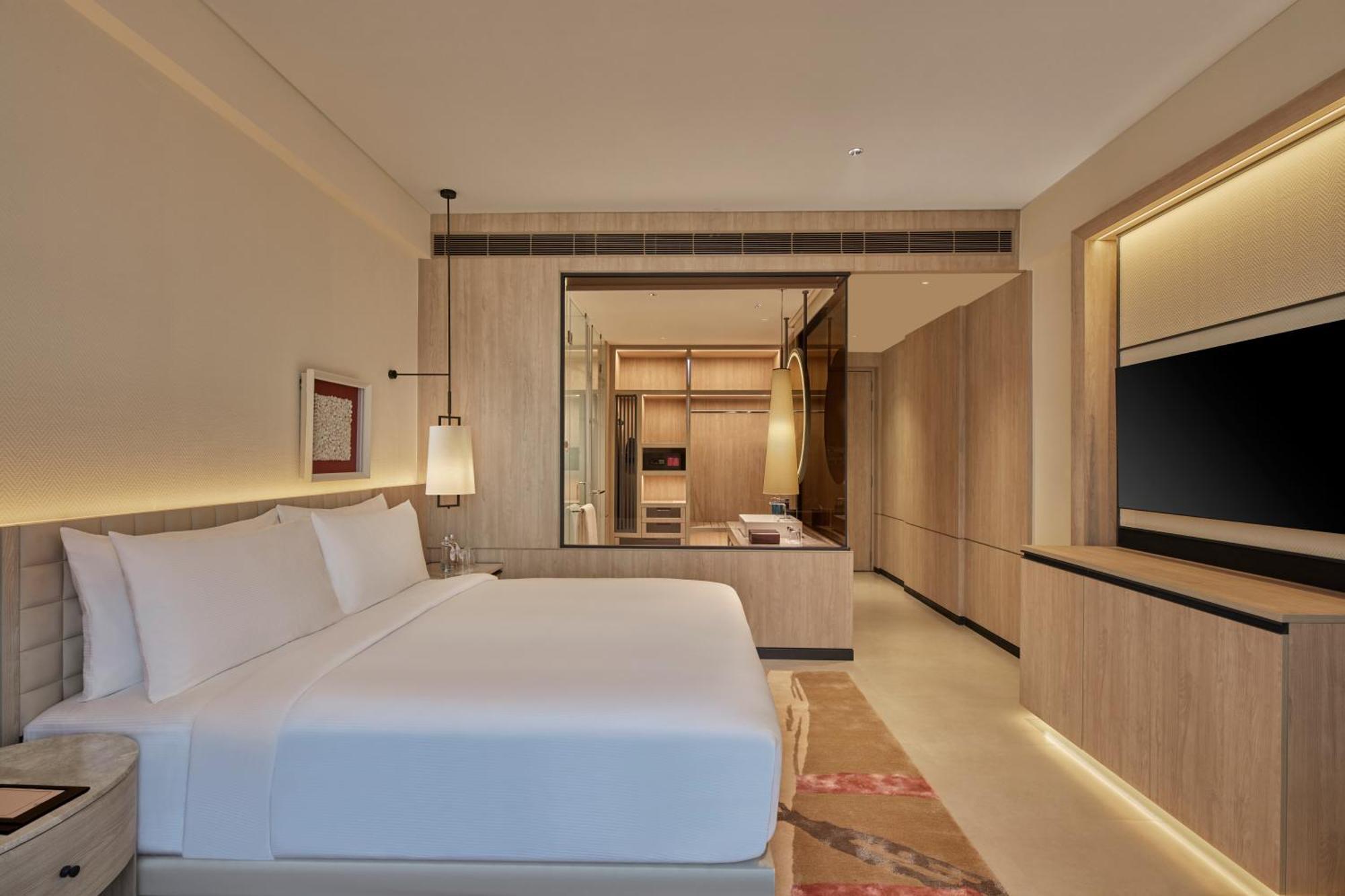 Hilton Gurugram Baani City Centre Gurgaon Exterior photo