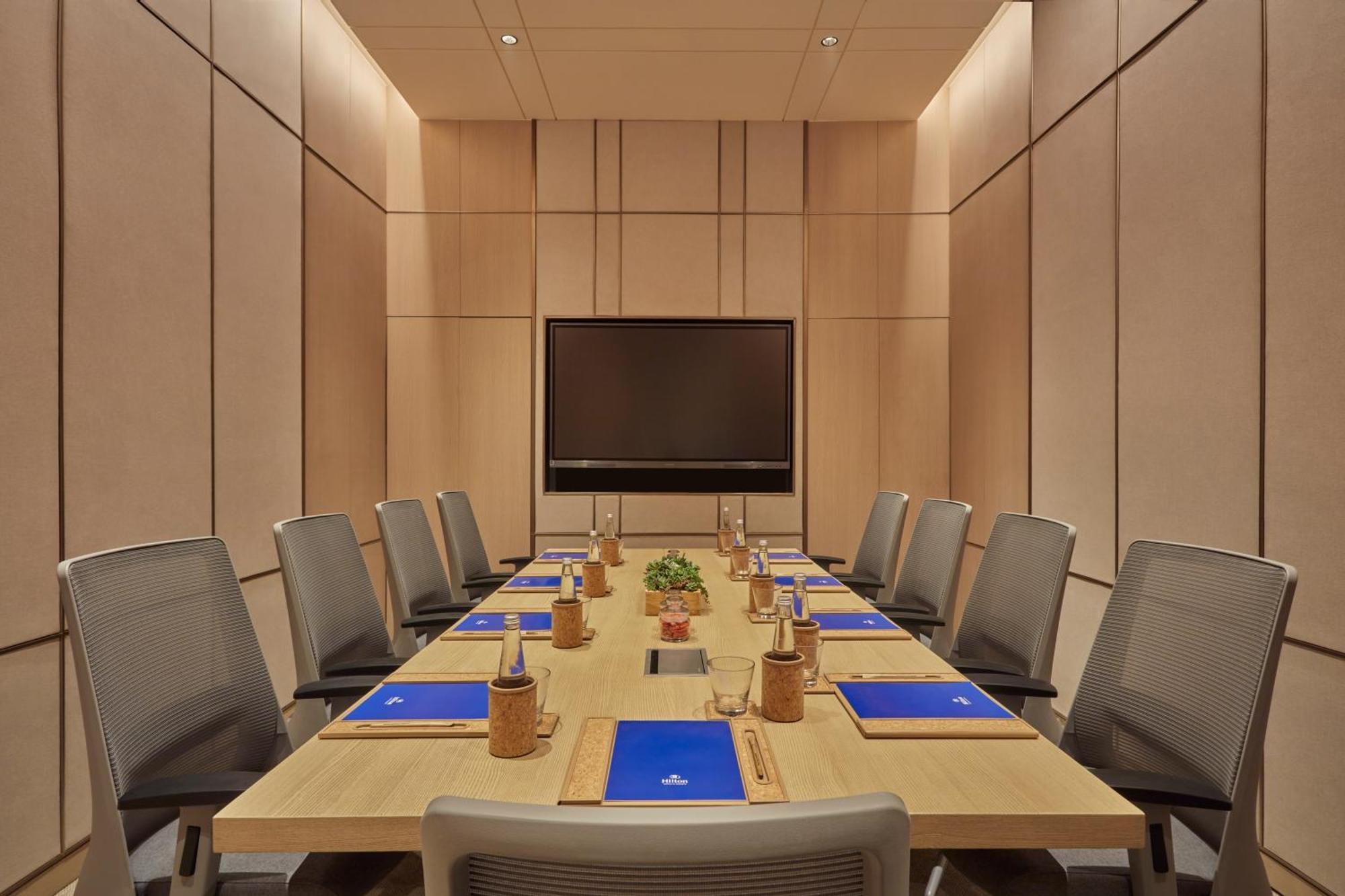 Hilton Gurugram Baani City Centre Gurgaon Exterior photo