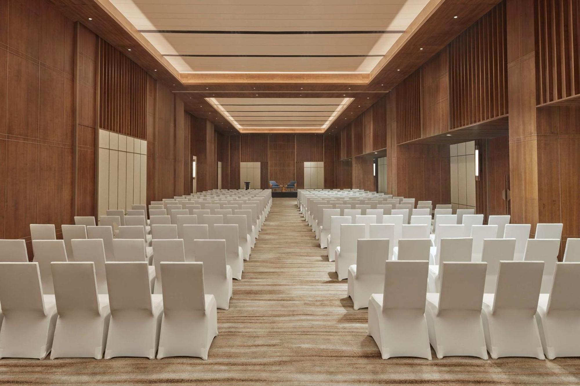 Hilton Gurugram Baani City Centre Gurgaon Exterior photo