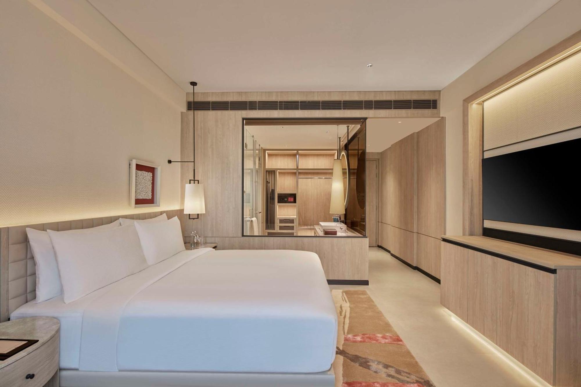Hilton Gurugram Baani City Centre Gurgaon Exterior photo